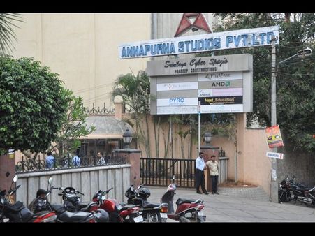 అన్నపూర్ణ స్టూడియో ఆస్తుల జప్తుపై నాగార్జున సంప్రదింపులు