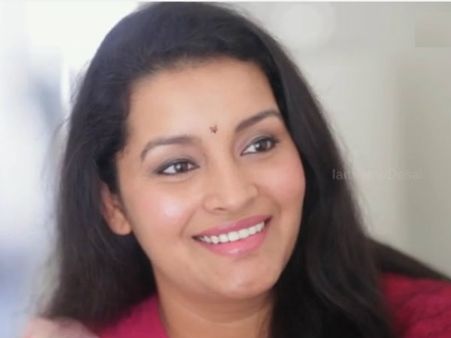 పవన్ ని ఉద్దేశించి... : రేణు దేశాయ్ ఈ మాటలు అర్దం ఏమిటో