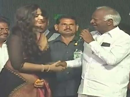 ఇదీ డీల్ : టి మంత్రి రుద్రమదేవి ఆడియోకు రావడం వెనక!