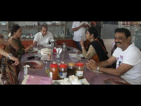 సూపర్ స్టార్ మద్దతుకోసం జయసుధ ఇలా (ఫోటో)