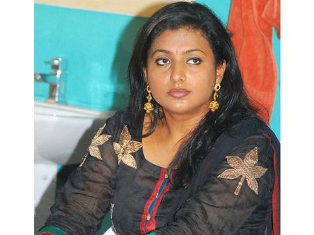 'మా' ఎన్నిక : పెద్దలు చిచ్చుపెట్టారంటూ రోజా