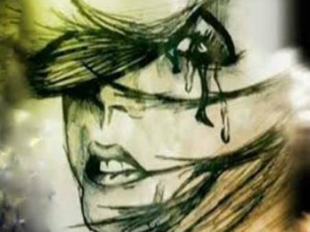 బట్టలు చించి,కొట్టి నటిపై దాడి, నిందితుల కోసం గాలింపు