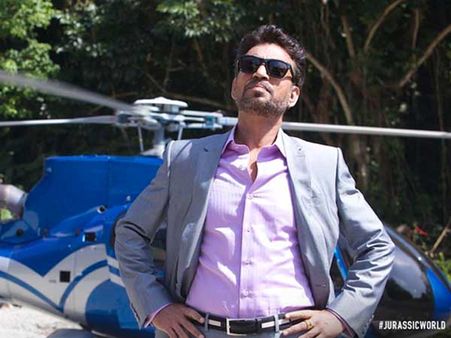 కేక కదా: 'జురాసిక్‌ వరల్డ్‌' పోస్టర్ పై మనోడు... (ఫొటో)