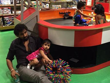 మంచు విష్ణు...ఇప్పుడు ముద్దుల మామయ్య (ఫొటో)