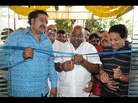 తెలంగాణ సినీరంగానికి కేసీఆర్ చేయూత