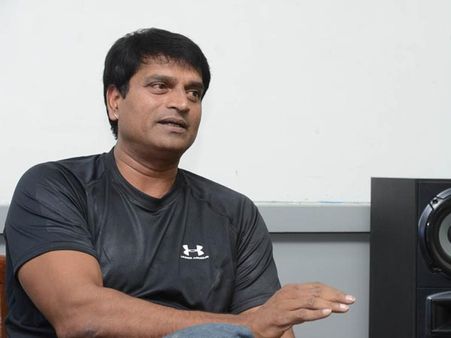 రవి బాబు డైరెక్షన్లో వెంకటేష్?