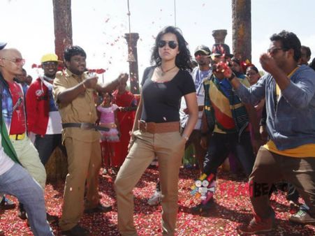 లేడి గబ్బర్‌సింగ్‌ ‘బుల్లెట్‌ రాణి’ రెడీ...