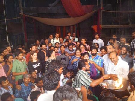 'బాహుబలి' కి గుమ్మిడికాయ కొట్టేసారు(ఫొటో)