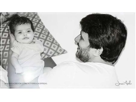 హీరో రాజా..తండ్రి అయ్యారు (ఫొటో)