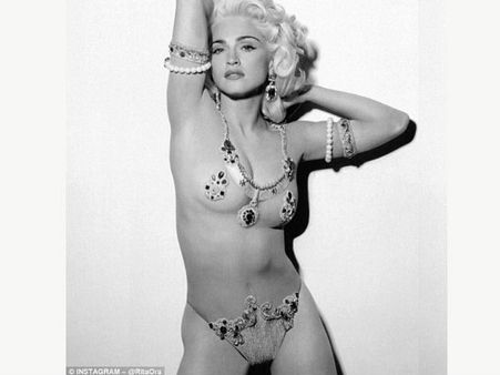 మడోనా న్యూడ్ ఫోటో పోస్టు చేసి సపోర్టు ఇచ్చింది