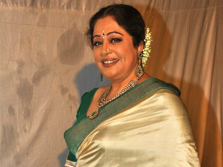 బాలీవుడ్ పరిశ్రమ ‘గే’లతో నిండి పోయింది, నటి సంచలన వ్యాఖ్య