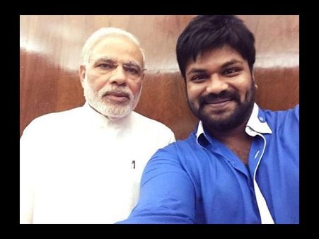 మోడీ రాజకీయాల్లోకి రమ్మన్నారు, మీడియాతో మంచు మనోజ్