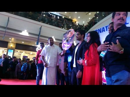 కేరళలో అల్లు అర్జున్ ప్రచారం (ఫోటోస్)