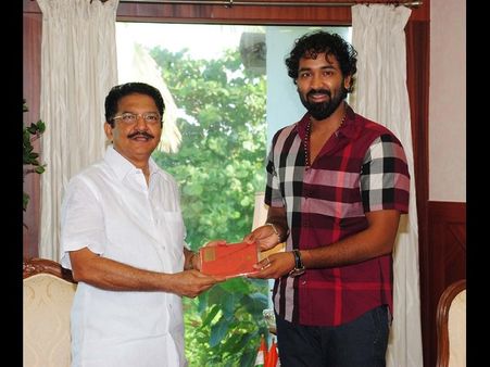 మనోజ్ పెళ్లి: గర్నవర్ విద్యాసాగర్ రావుకు మంచు విష్ణు ఆహ్వానం