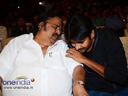పవన్ కళ్యాణే... దాసరి నారాయణరావును రిక్వెస్ట్ చేసాడు!