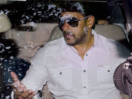 సల్మాన్‌కు ఐదేళ్ల జైలు శిక్ష, బెయిల్ కోసం హైకోర్టుకు(లైవ్)