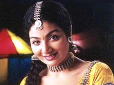 అరెస్టు కు భయపడ్డ అల్ఫోన్సా... బెయిల్‌ వాయిదా