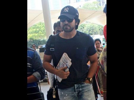 ఎయిర్ పోర్టు రామ్ చరణ్, ప్రయాణం ఎక్కడికి? (ఫోటో)