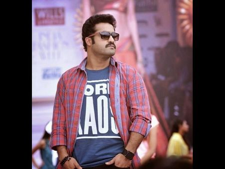 ఫ్యాన్స్ కు పుట్టిన రోజున ఎన్టీఆర్ ...సూపర్ సర్పైజ్ గిఫ్ట్