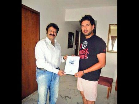 మంచి పని కోసం బాలయ్య‌- యువరాజ్ సింగ్ ఒక్కటై.. (ఫోటో)