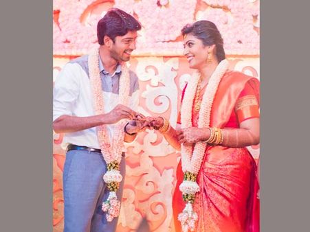 అల్లరి నరేష్ వెడ్డింగ్ ఇన్విటేషన్ ఇదే (ఫోటోస్)