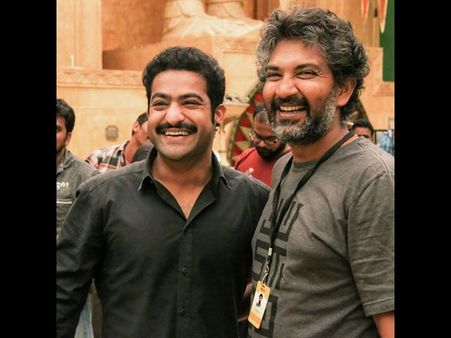 విషయం ఏంటో: 'బాహుబలి' సెట్స్ పై ఎన్టీఆర్ (ఫొటో)