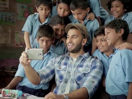 వీడియో: రూ. 750 డొనేట్ చేయమంటూ యంగ్ హీరో