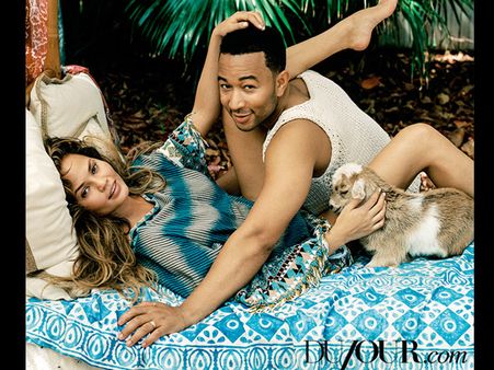 బీచ్‌లో నగ్నంగా జలకాలాడిన హాట్ బ్యూటీ... (ఫోటోస్)