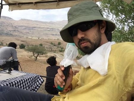 ‘గబ్బర్ సింగ్-2’ ఇదిగో సాక్ష్యం, సెట్లో డైరెక్టర్ (ఫోటో)