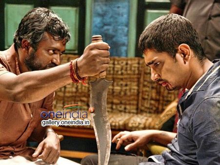 వివాదం ముదిరింది : నిర్మాతపై స్టార్ దర్శకుడు ఫిర్యాదు