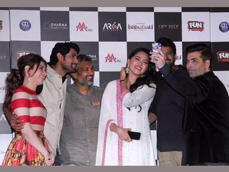 అదిరింది : 'బాహుబలి' సూపర్ సెల్ఫీ మూమెంట్ (ఫొటో)