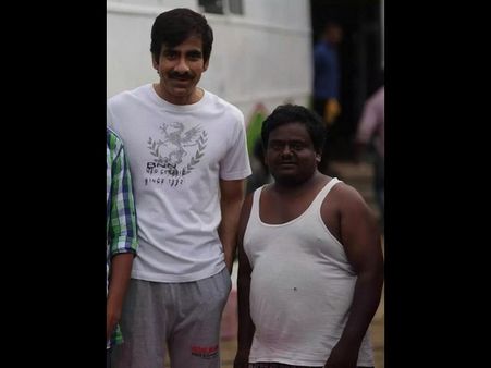 'బెంగాల్‌ టైగర్‌' లో రవితేజ లుక్ ఇలా.... (ఫొటో)