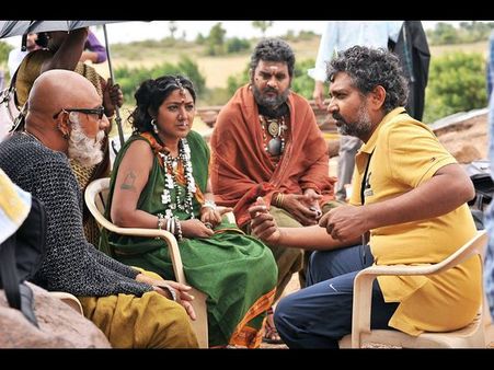 రాజమౌళి శ్రమకు ప్రతిబింభం... (బాహుబలి వర్కింగ్ స్టిల్స్)