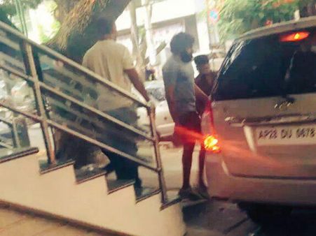 బెంగుళూరులో పవన్ కళ్యాణ్ ఏం చేస్తున్నాడు? (ఫోటో)