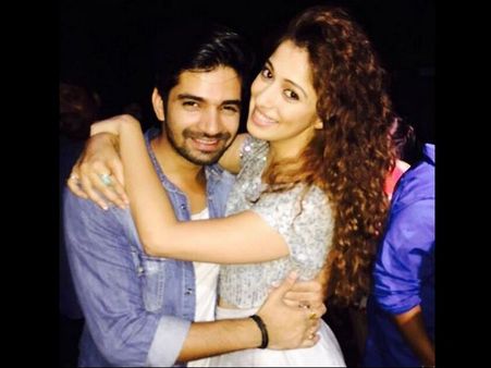 మిడ్ నైట్ పార్టీలో లక్ష్మీ రాయ్... మందు చిందు! (ఫోటోస్)