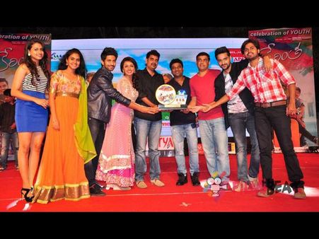 కలెక్షన్లు అదిరాయ్: స్టెప్పేసిన దిల్ రాజు (ఫోటోస్)