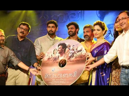 ఫొటోలు : వర్షంలో ప్రభాస్, అనుష్క, తమన్నా, రాజమౌళి కలిసి