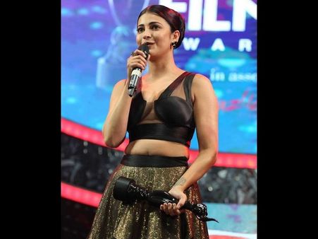 కళ్లు తిప్పుకోరు: శృతి హాసన్ @ ఫిల్మ్ ఫేర్ (ఫొటోలు)