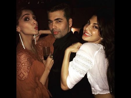 హాట్ టాపిక్: హీరోల బర్త్‌డే పార్టీ ఫొటోకు లైకుల వర్షం