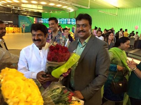 NATS ఫొటోలు: లాస్ ఏంజిల్స్ ఎయిర్ పోర్ట్ లో బాలకృష్ణ