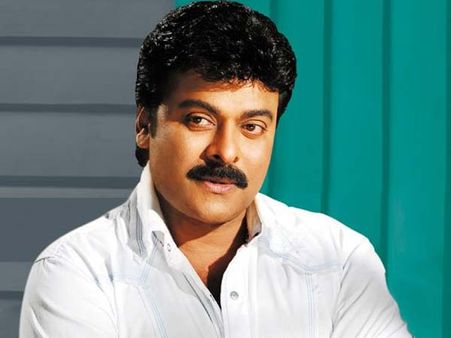 1980ల్లో...షాంపేన్ పొంగించి చిరంజీవి బర్త్ డే (వీడియో)