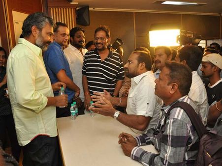 మీడియాపై కోప్పడ్డ రాజమౌళి..సర్దిన అల్లు అరవింద్ (వీడియో)