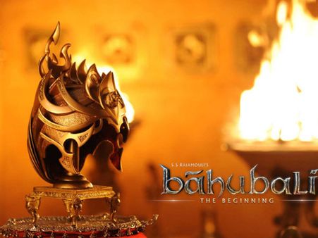 'బాహుబలి' ప్రదర్శించడం లేదని థియేటర్‌పై రాళ్లదాడి