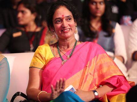 అన్నీ బద్దల్: నా కొడుకు ప్రభాస్ అద్భుతంగా నటించాడు