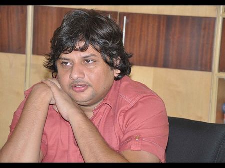 డైరక్టర్ సురేంద్రరెడ్డి...తమిళ్ నుంచి రీమేక్ చేస్తున్నాడు