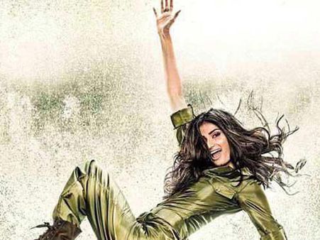 బాణాసంచా : 'హీరో' కి హీరోయిన్‌ ఈమే... ఫస్ట్‌లుక్‌ (ఫొటో)