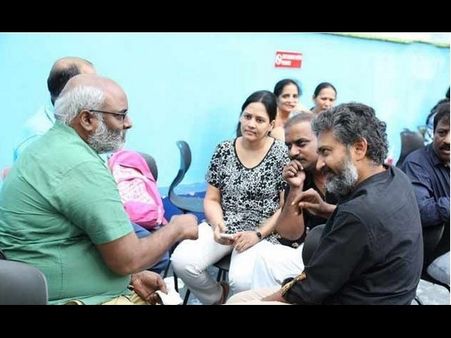 'బాహుబలి' : పార్టీ చేసుకున్న రాజమౌళి అండ్ టీమ్ (ఫొటోలు)