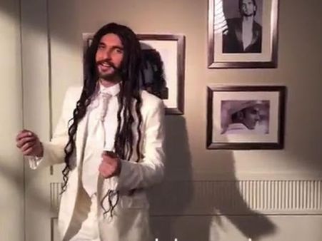 ఫుల్ ఫన్నీ: హృతిక్ కోసం ఇంకో స్టార్ హీరో డబ్‌స్మాష్‌ (వీడియో)