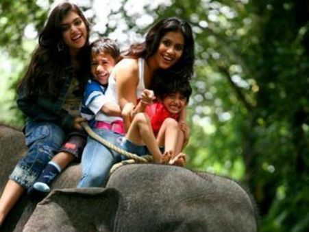 హీరోయిన్స్ ప్రెవైట్ యవ్వారం..ఇరుక్కున్నారు