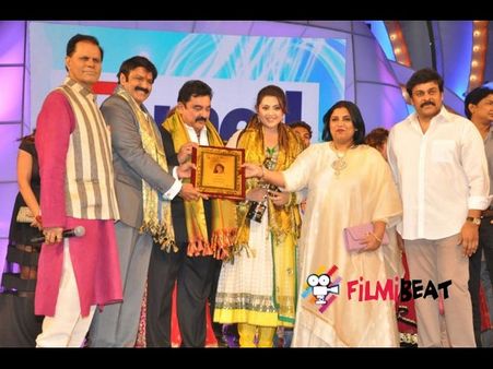 ఫంక్షన్ ఫొటోలు: అఖిల్, చరణ్, చిరు, బాలకృష్ణ, తమన్నా వీరంతా...